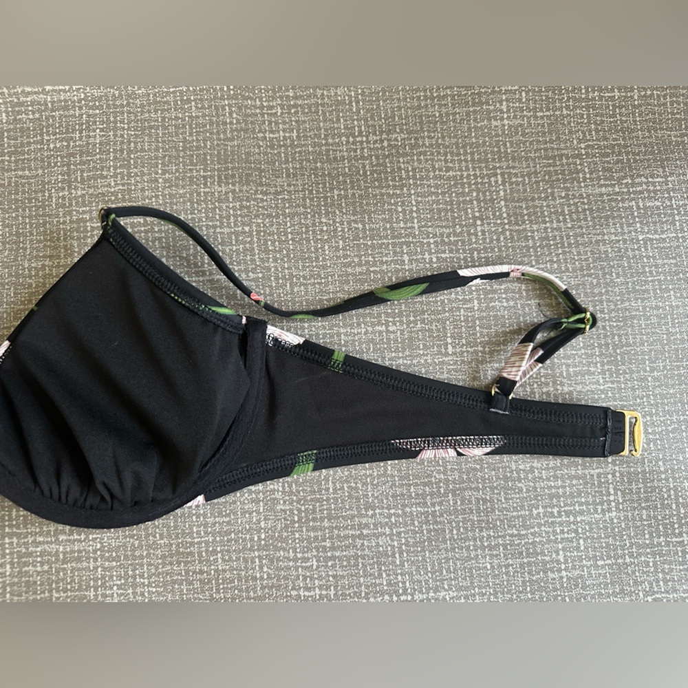 Shade & Shore Black Floral Bikini top Size 34C Removable pads - Picture 9 of 10